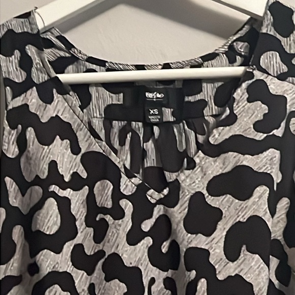 Mossimo - black and gray top Size XS - Picture 3 of 10